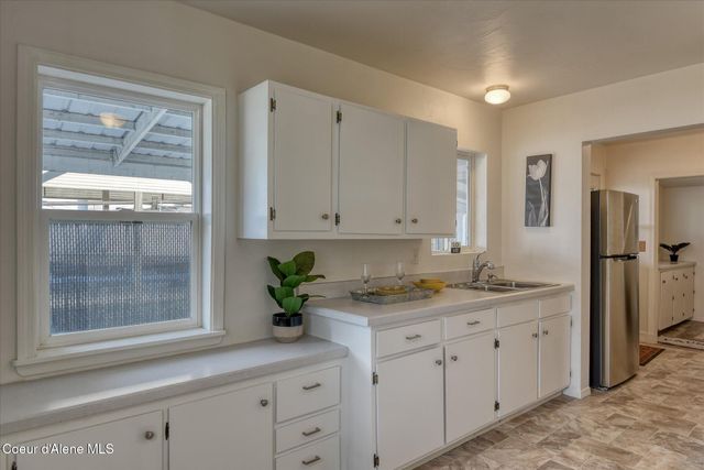 706 W Davidson Ave, Coeur D'alene, ID 83814