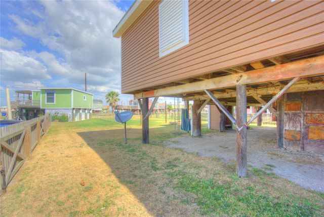 818 Fort Velasco Drive, Surfside Beach, TX 77541