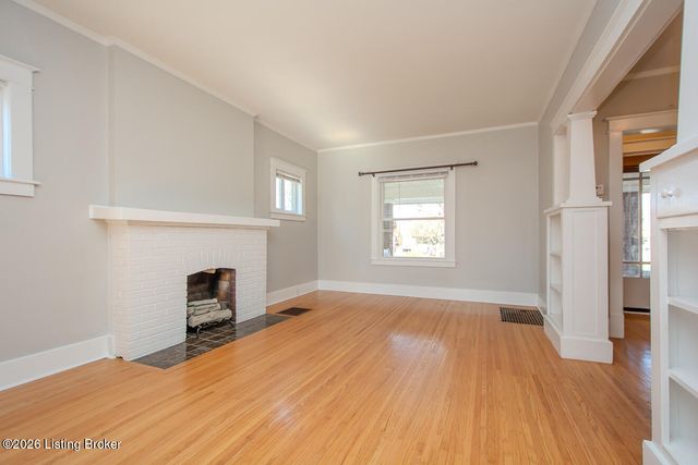 1072 Eastern Pkwy, Louisville, KY 40217