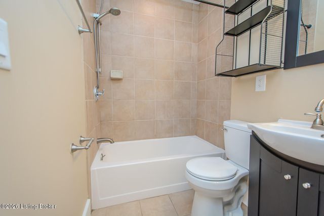 1072 Eastern Pkwy, Louisville, KY 40217