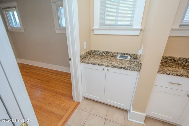 1072 Eastern Pkwy, Louisville, KY 40217