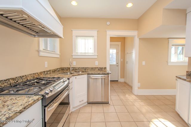 1072 Eastern Pkwy, Louisville, KY 40217