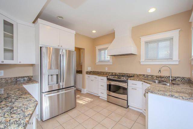 1072 Eastern Pkwy, Louisville, KY 40217