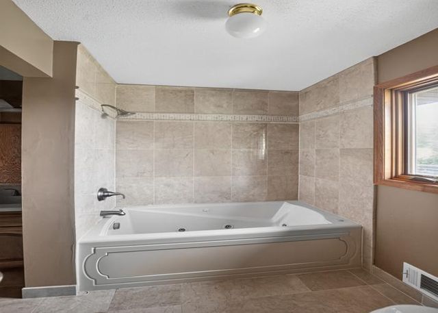 4110 Juneau Lane N, Plymouth, MN 55446