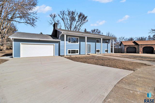 4104 S Hackberry Cir Circle, Sioux Falls, SD 57103