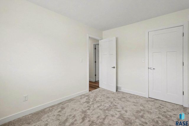 4104 S Hackberry Cir Circle, Sioux Falls, SD 57103