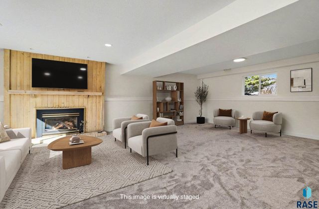 4104 S Hackberry Cir Circle, Sioux Falls, SD 57103