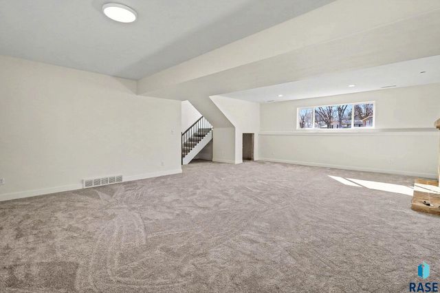 4104 S Hackberry Cir Circle, Sioux Falls, SD 57103