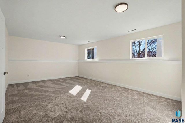 4104 S Hackberry Cir Circle, Sioux Falls, SD 57103