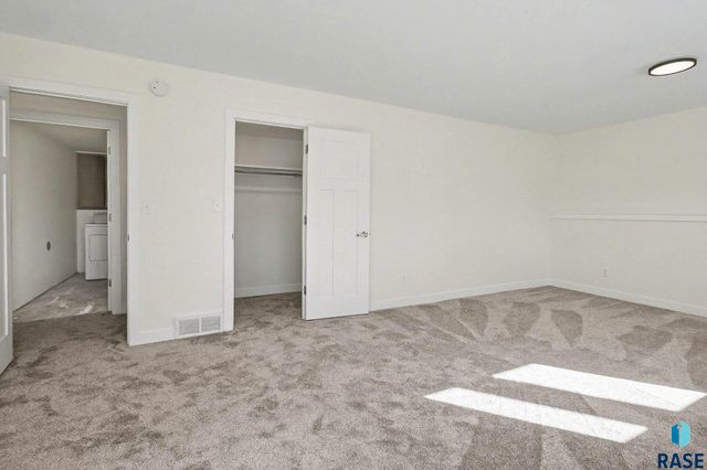 4104 S Hackberry Cir Circle, Sioux Falls, SD 57103