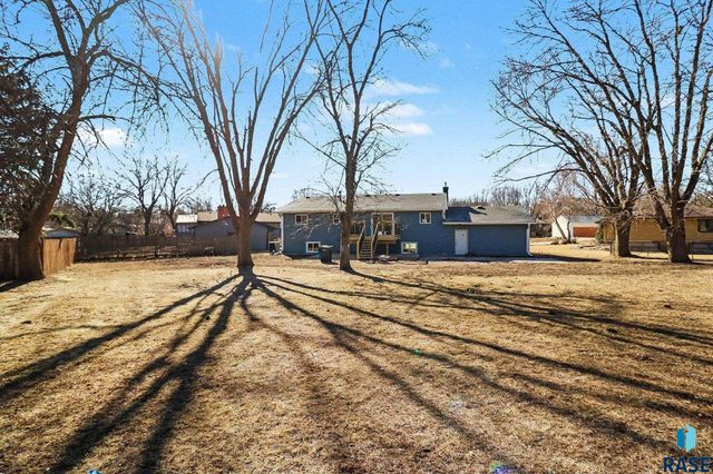 4104 S Hackberry Cir Circle, Sioux Falls, SD 57103