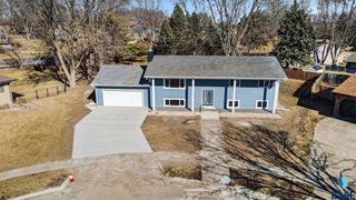 4104 S Hackberry Cir Circle, Sioux Falls, SD 57103