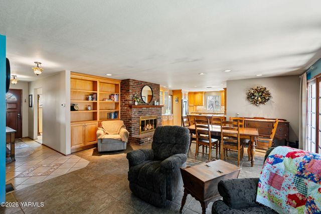 608 N 56th Ave, Yakima, WA 98908