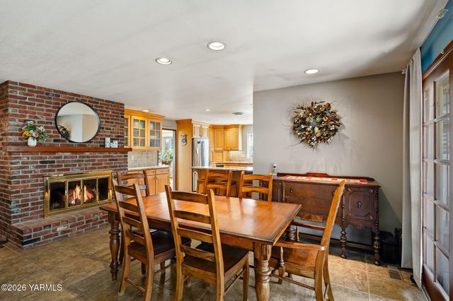 608 N 56th Ave, Yakima, WA 98908