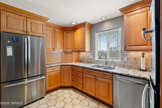 608 N 56th Ave, Yakima, WA 98908