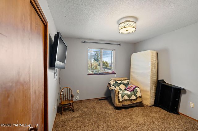 608 N 56th Ave, Yakima, WA 98908