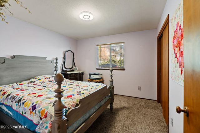 608 N 56th Ave, Yakima, WA 98908