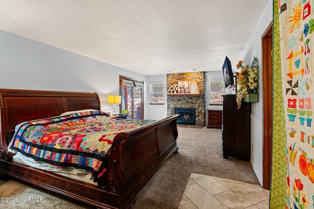 608 N 56th Ave, Yakima, WA 98908