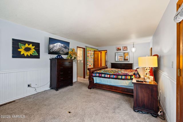 608 N 56th Ave, Yakima, WA 98908