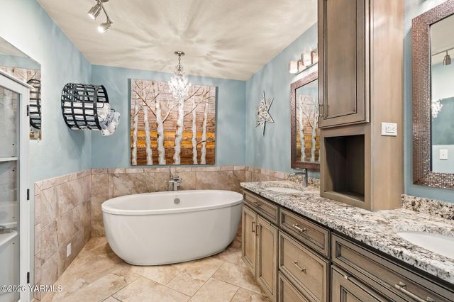 608 N 56th Ave, Yakima, WA 98908