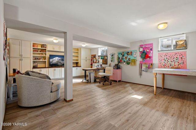 608 N 56th Ave, Yakima, WA 98908