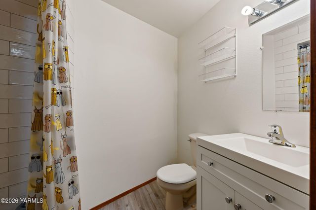 608 N 56th Ave, Yakima, WA 98908