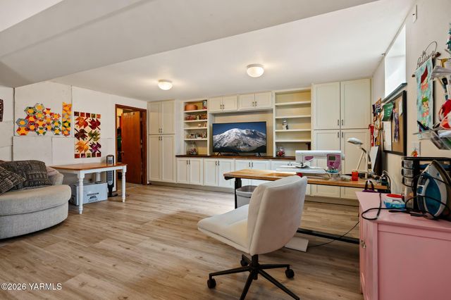 608 N 56th Ave, Yakima, WA 98908