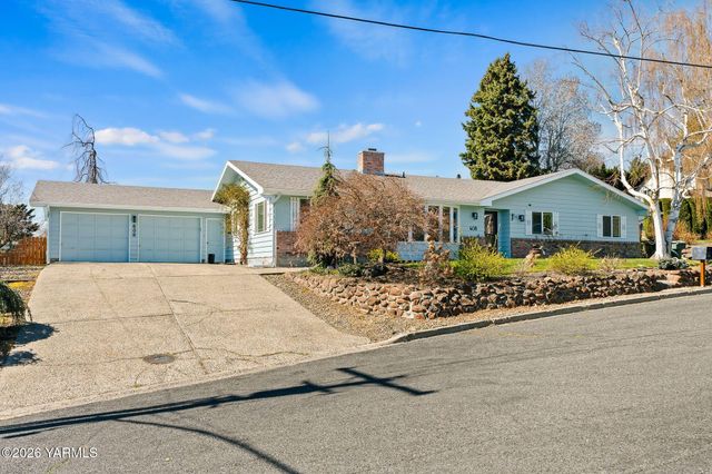 608 N 56th Ave, Yakima, WA 98908