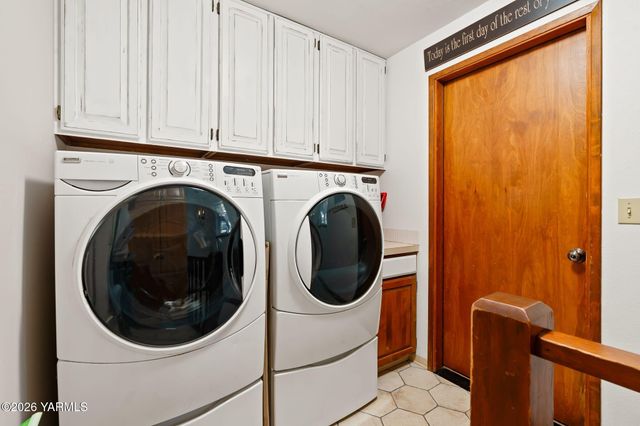 608 N 56th Ave, Yakima, WA 98908