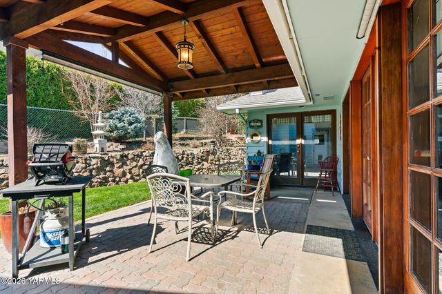 608 N 56th Ave, Yakima, WA 98908