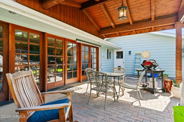 608 N 56th Ave, Yakima, WA 98908