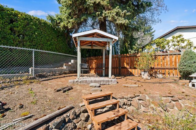 608 N 56th Ave, Yakima, WA 98908