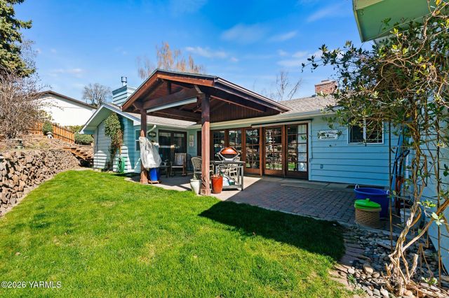 608 N 56th Ave, Yakima, WA 98908