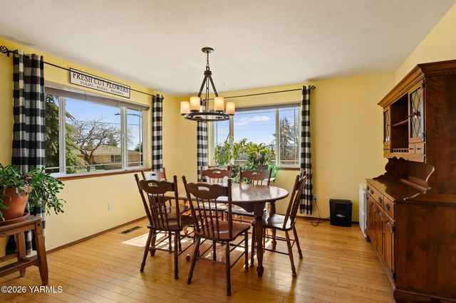 608 N 56th Ave, Yakima, WA 98908