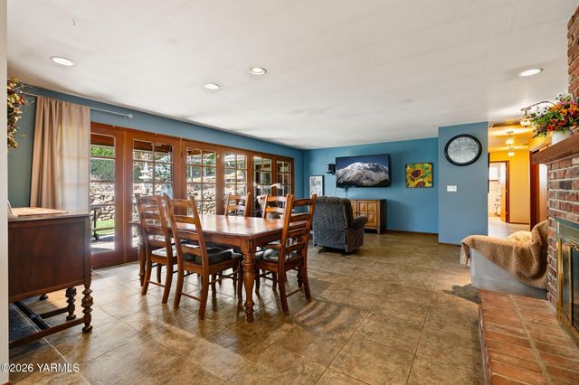 608 N 56th Ave, Yakima, WA 98908