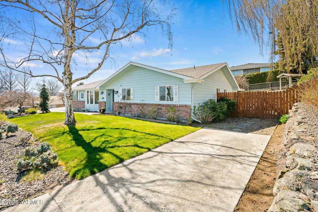 608 N 56th Ave, Yakima, WA 98908