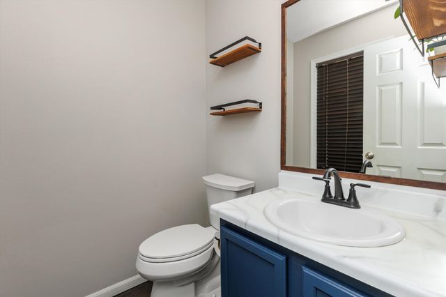 1823 NW Prairie Lakes Drive, Ankeny, IA 50023