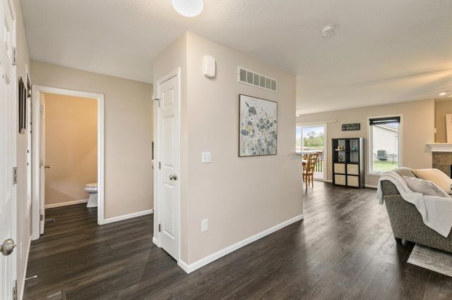 1823 NW Prairie Lakes Drive, Ankeny, IA 50023