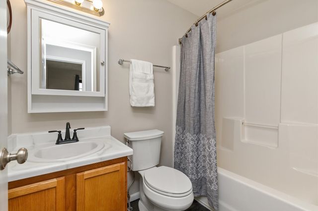 1823 NW Prairie Lakes Drive, Ankeny, IA 50023