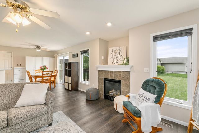 1823 NW Prairie Lakes Drive, Ankeny, IA 50023