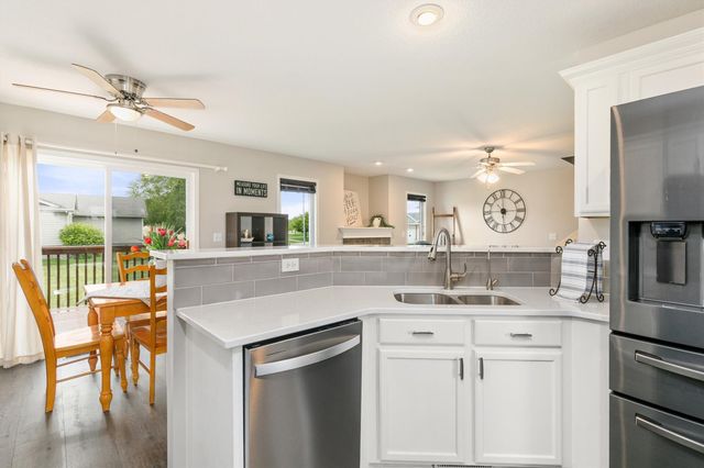 1823 NW Prairie Lakes Drive, Ankeny, IA 50023