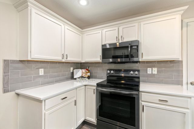 1823 NW Prairie Lakes Drive, Ankeny, IA 50023