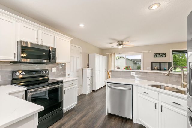 1823 NW Prairie Lakes Drive, Ankeny, IA 50023