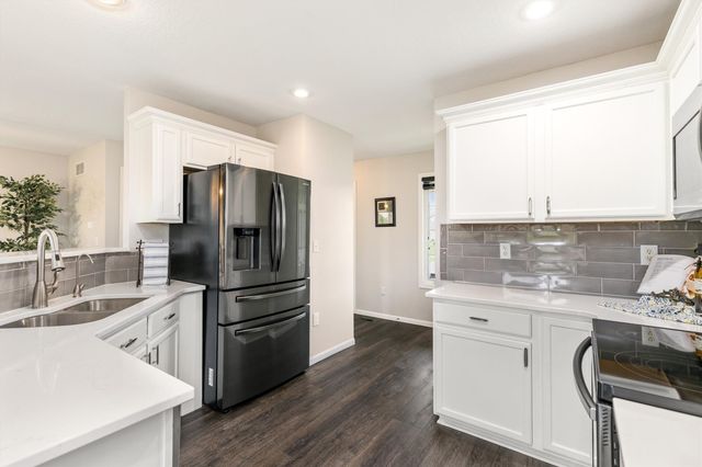 1823 NW Prairie Lakes Drive, Ankeny, IA 50023
