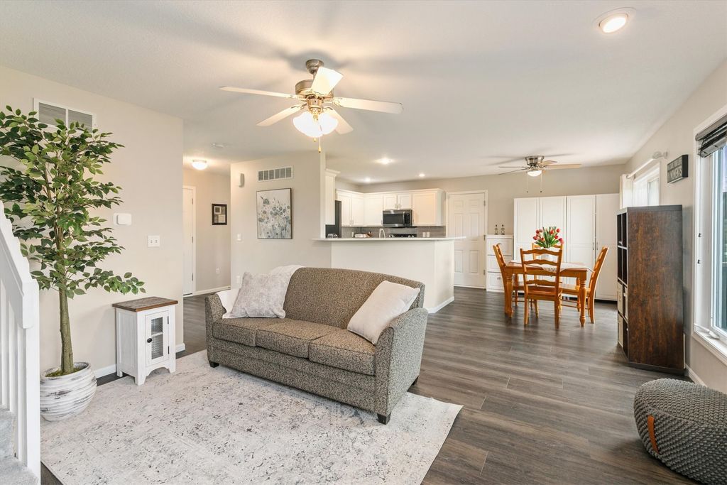 1823 NW Prairie Lakes Drive, Ankeny, IA 50023