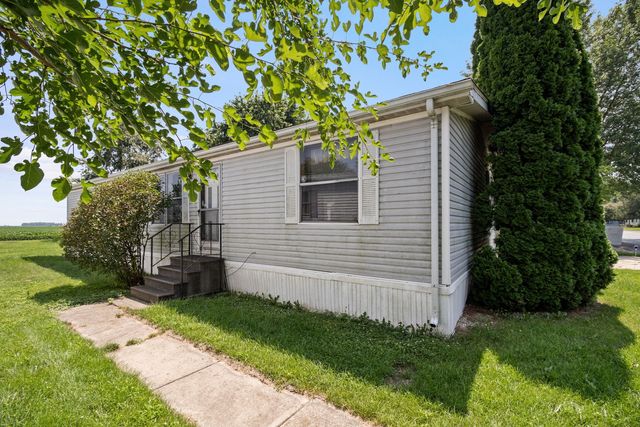 25 Cedar Lane, Sandwich, IL 60548