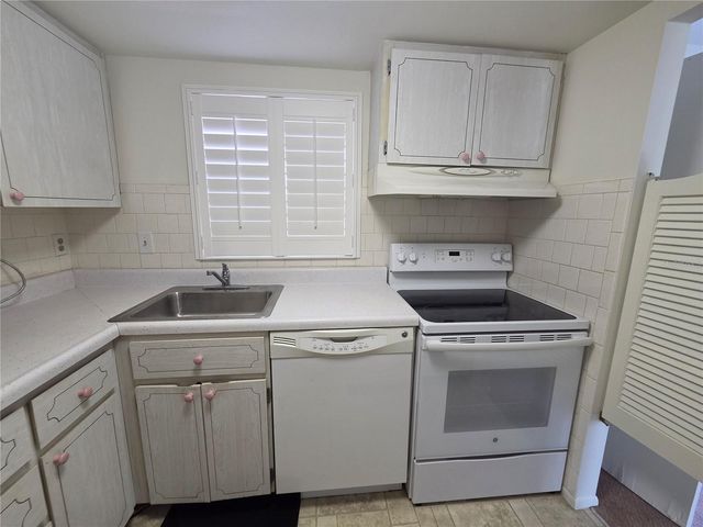 1542 LEISURE DRIVE N22, Bradenton, FL 34207