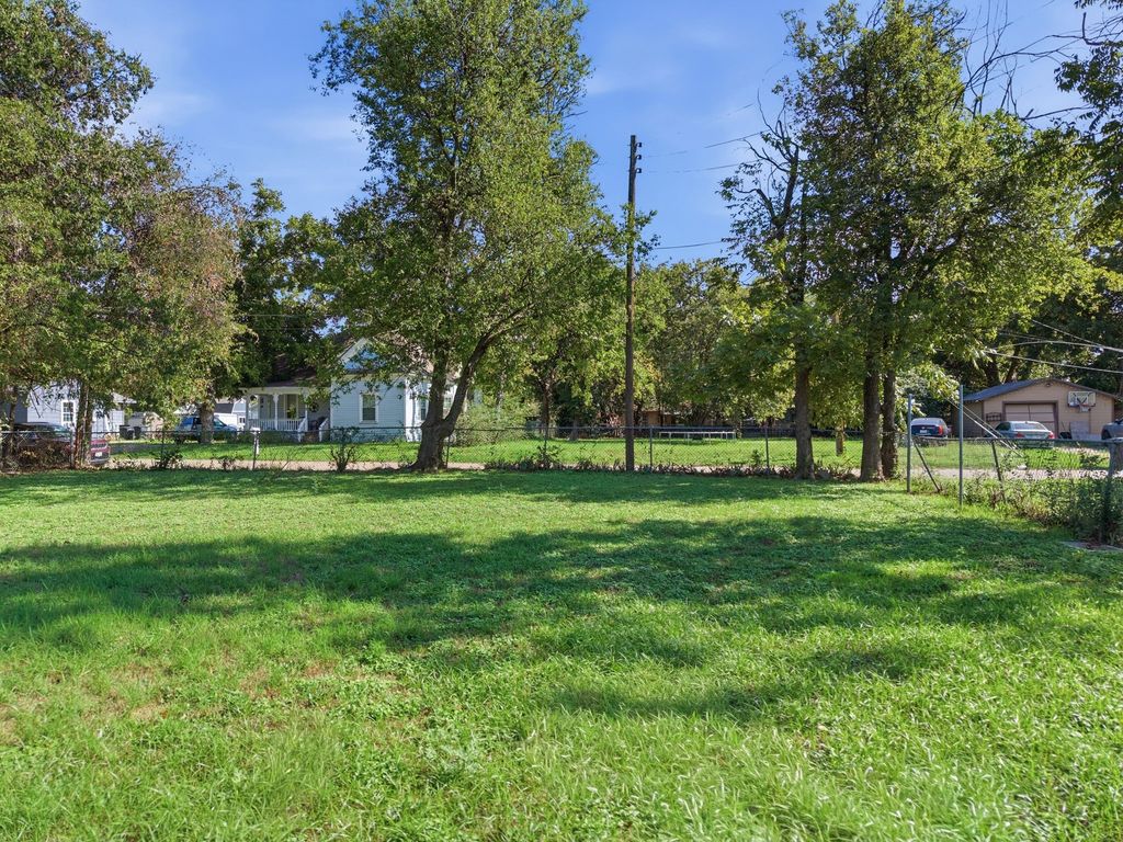 1109 Alvarado Street, Cleburne, TX 76031 — photo 2