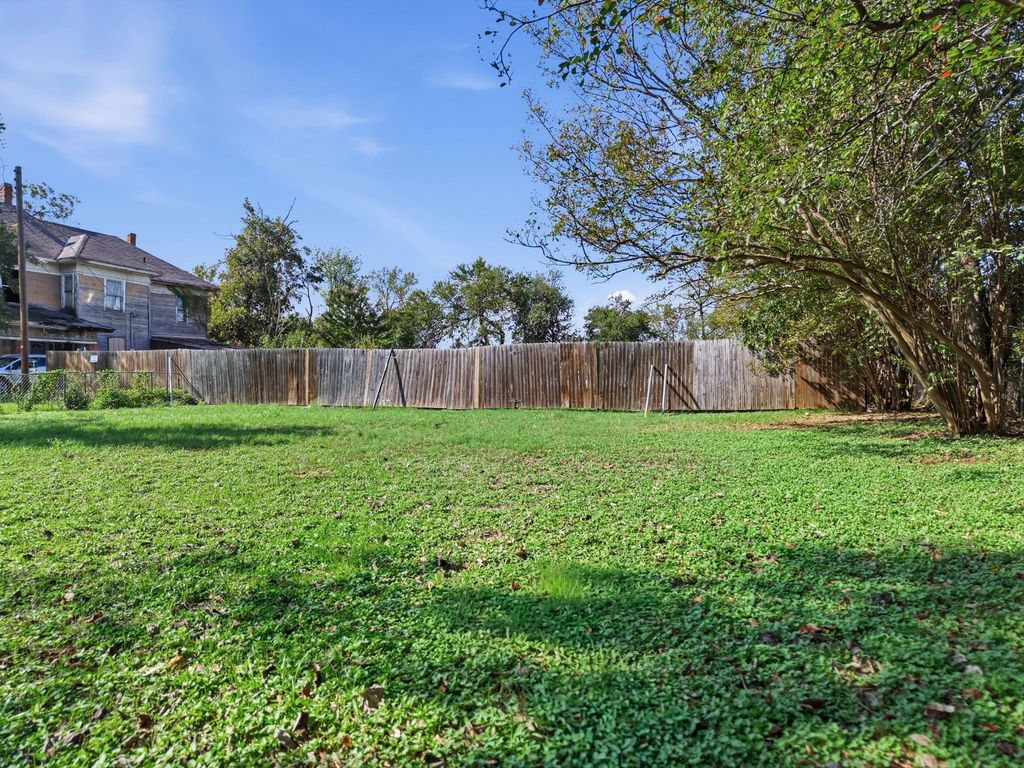 1109 Alvarado Street, Cleburne, TX 76031 — photo 3