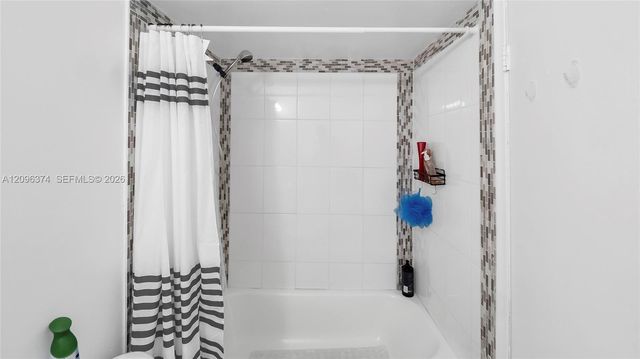 4200 NW 3rd Court 241, Plantation, FL 33317